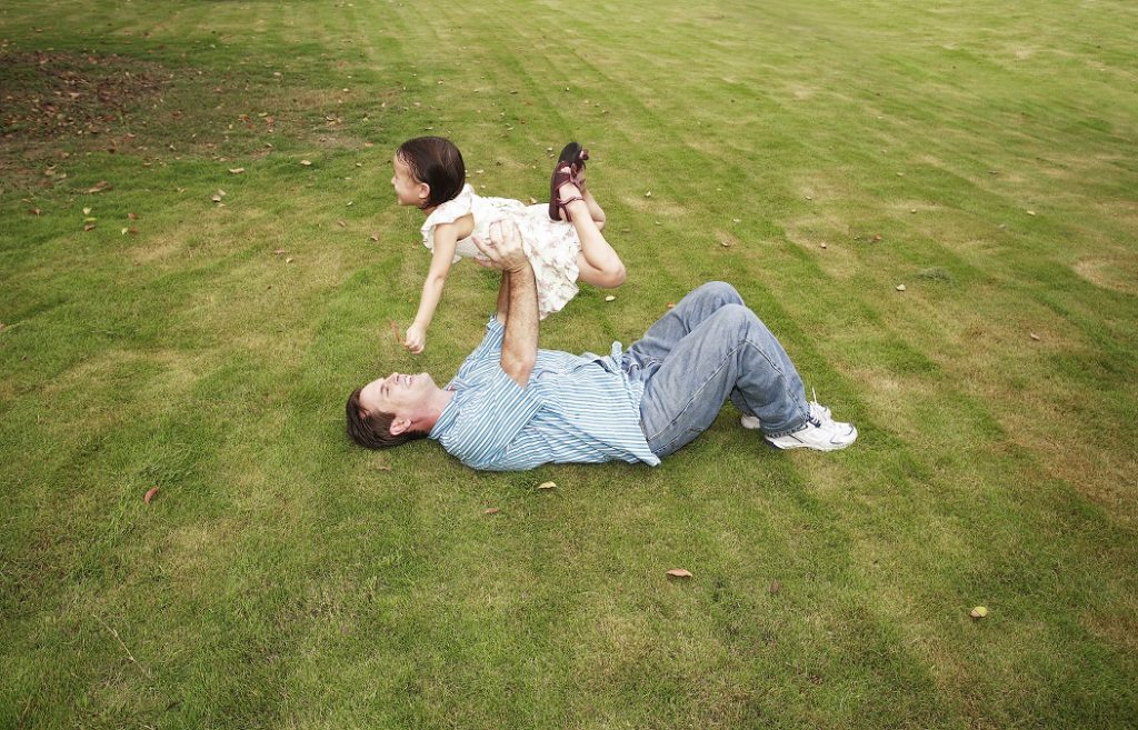 How dads can help out moms